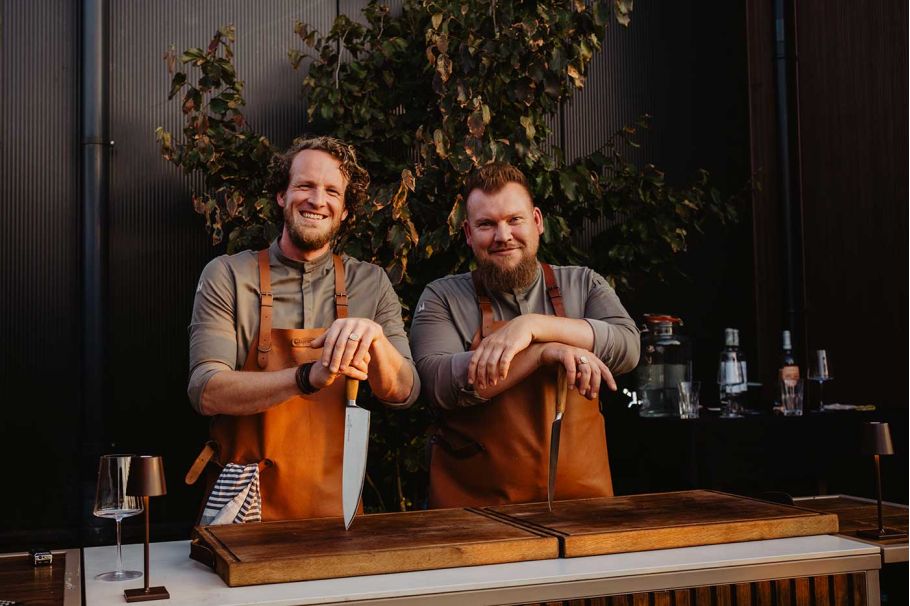 Bert en Gijs van Buiten.studio BBQ chef