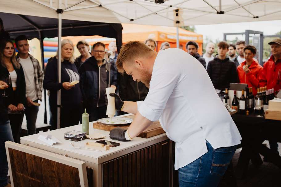 Gezellige sfeer tijdens de BBQ workshop bij Buiten.studio