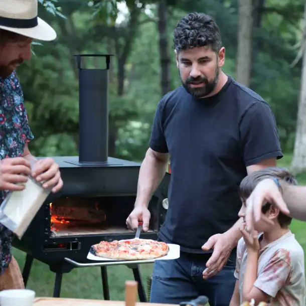 Authentieke houtgestookte pizza oven, ideaal voor gebruik in de tuin