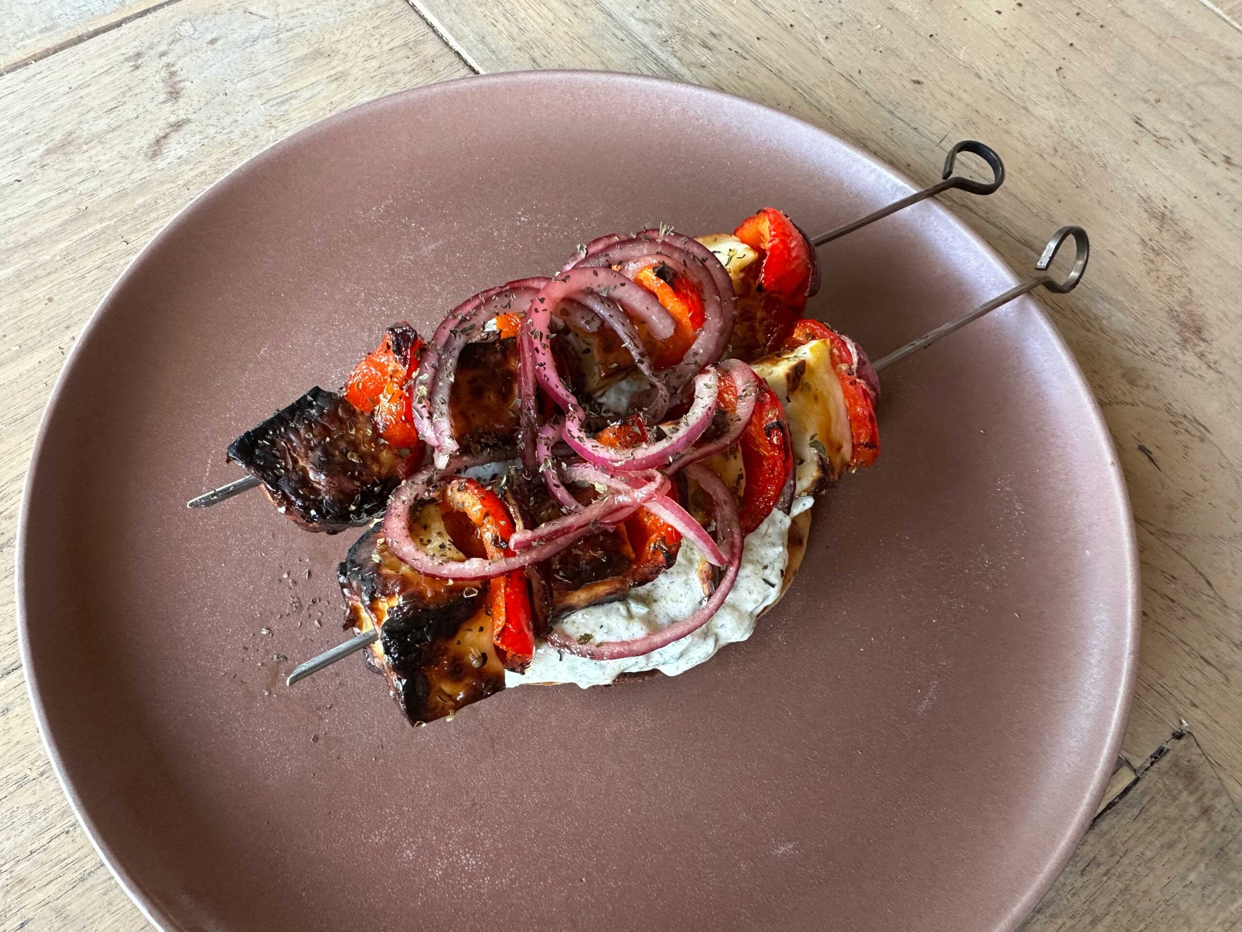 Halloumi souvlaki van de bbq