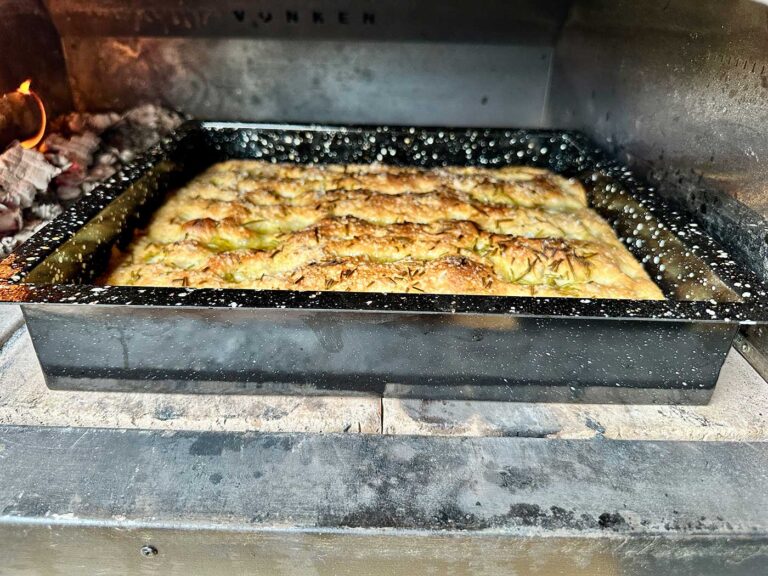 Focaccia met rozemarijn en zeezout
