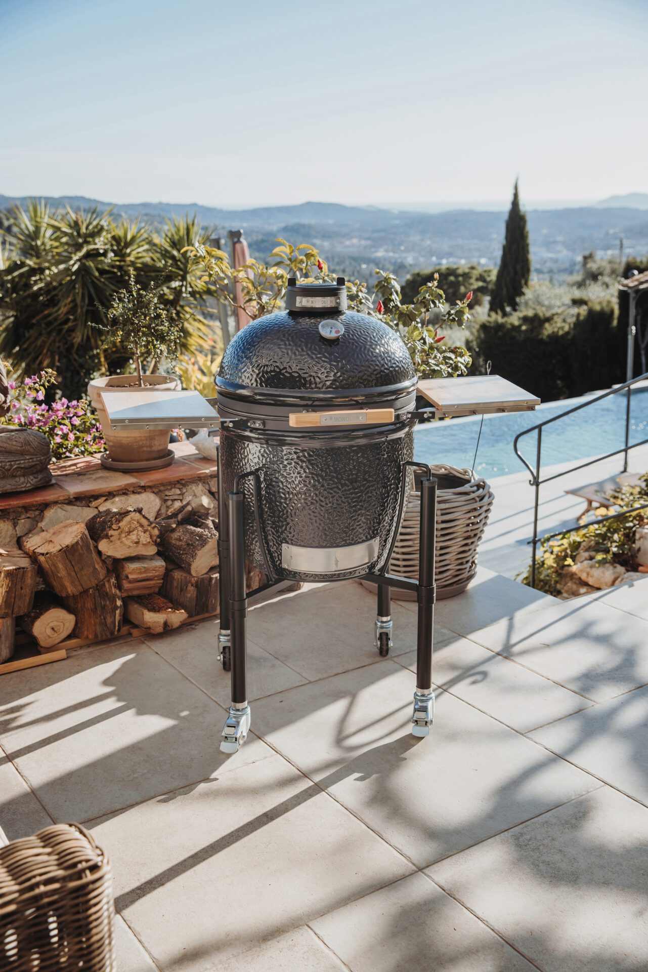 Monolith One.55 kamado bbq
