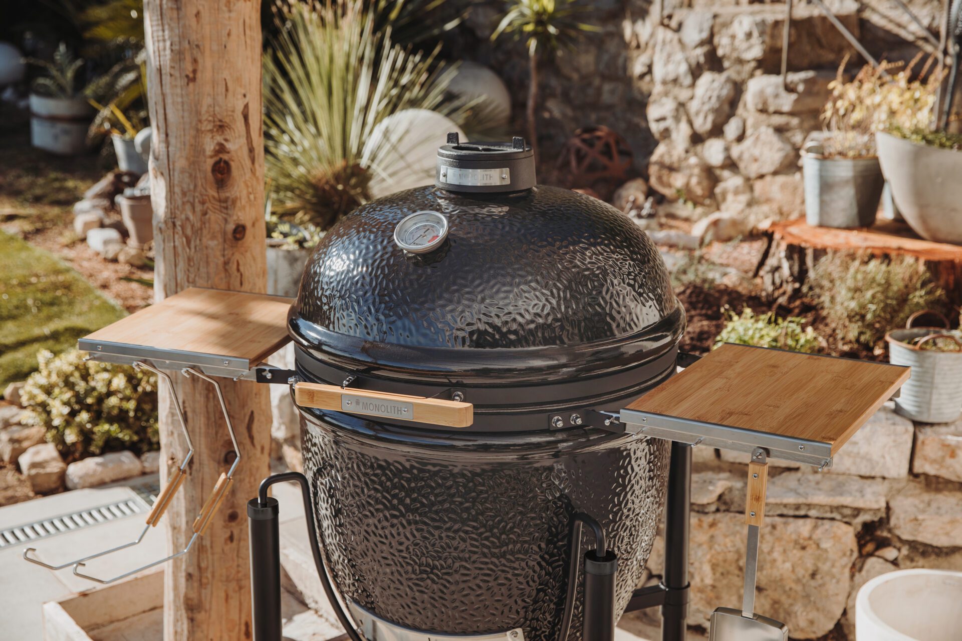 Monolith One.66 kamado bbq close up