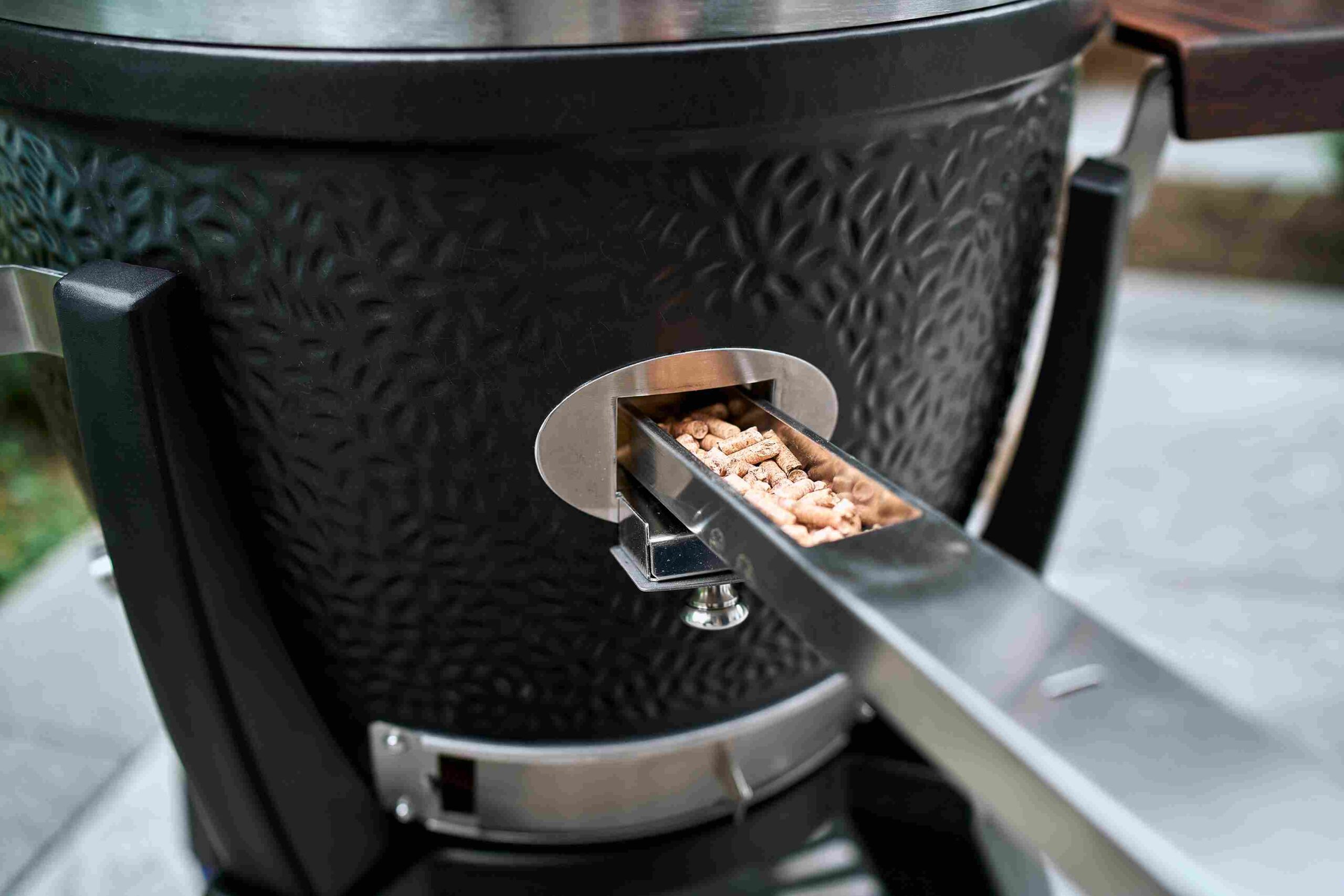 Monolith rook pellets houtsnippers feeder