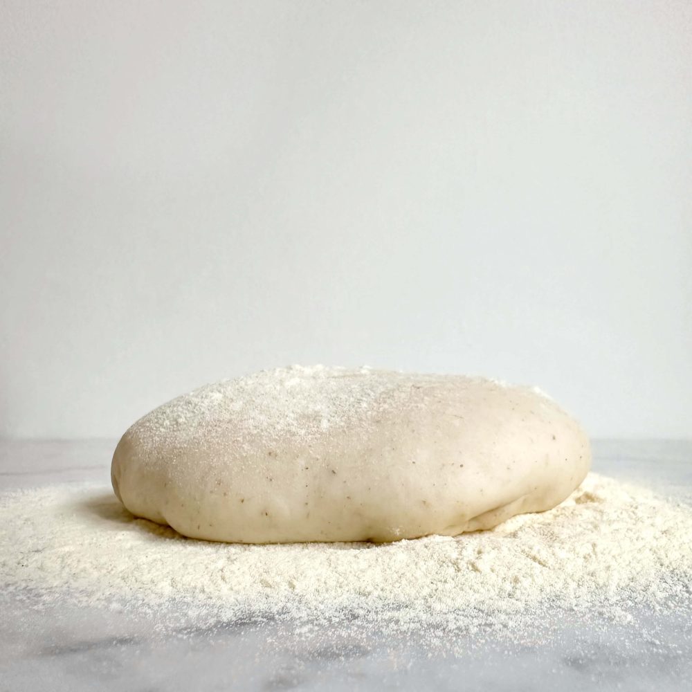 Ambachtelijke pizzadeeg bol van zuurdesem