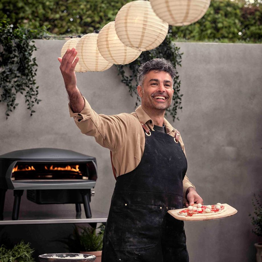 Van deeg tot dampende pizza in minder dan anderhalve minuut. De Etna Rotante Control houdt het tempo hoog zonder in te leveren op smaak of textuur.