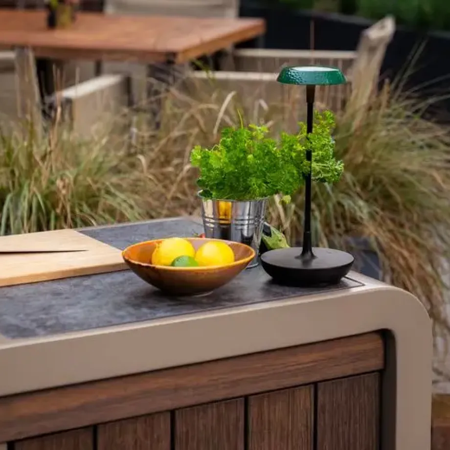 Neolith is krasvast, hittebestendig en met een doek schoon.