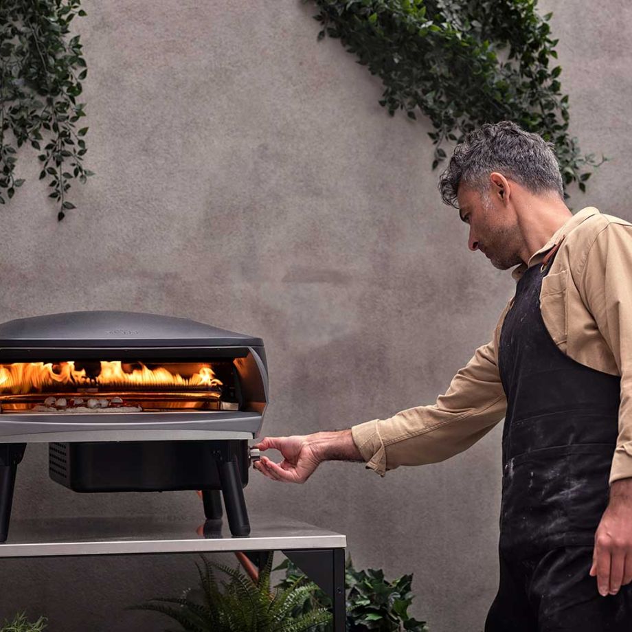 De unieke, draaiende pizzasteen zorgt voor een perfecte, gelijkmatige garing van je pizza. Geen gedraai meer – wél een krokante korst van 360°.