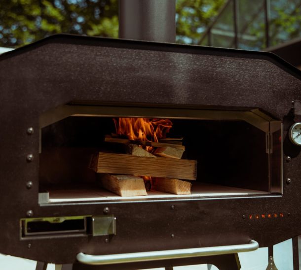 Houtgestookte pizzaoven: stoken en bakken