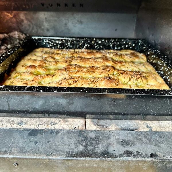 Focaccia met rozemarijn en zeezout