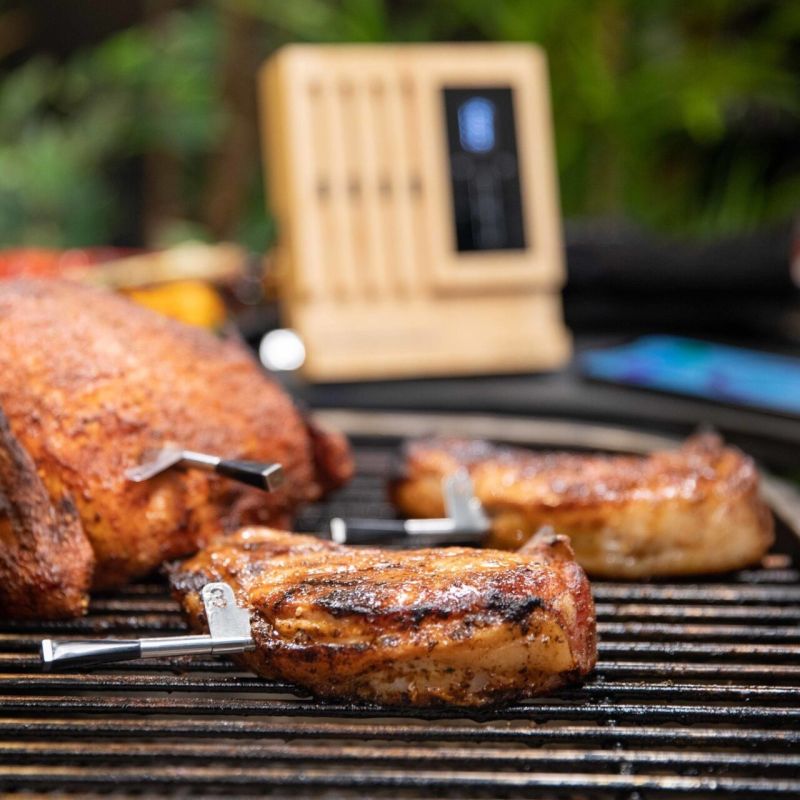 Meater block in kip op kamado