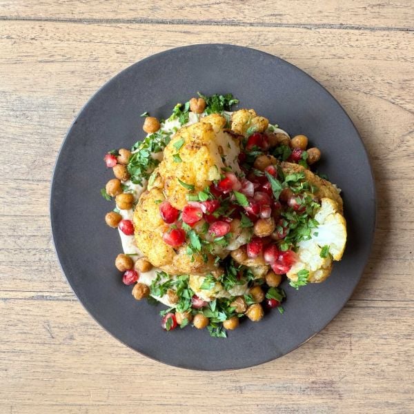 Hele bloemkool shawarma van de kamado