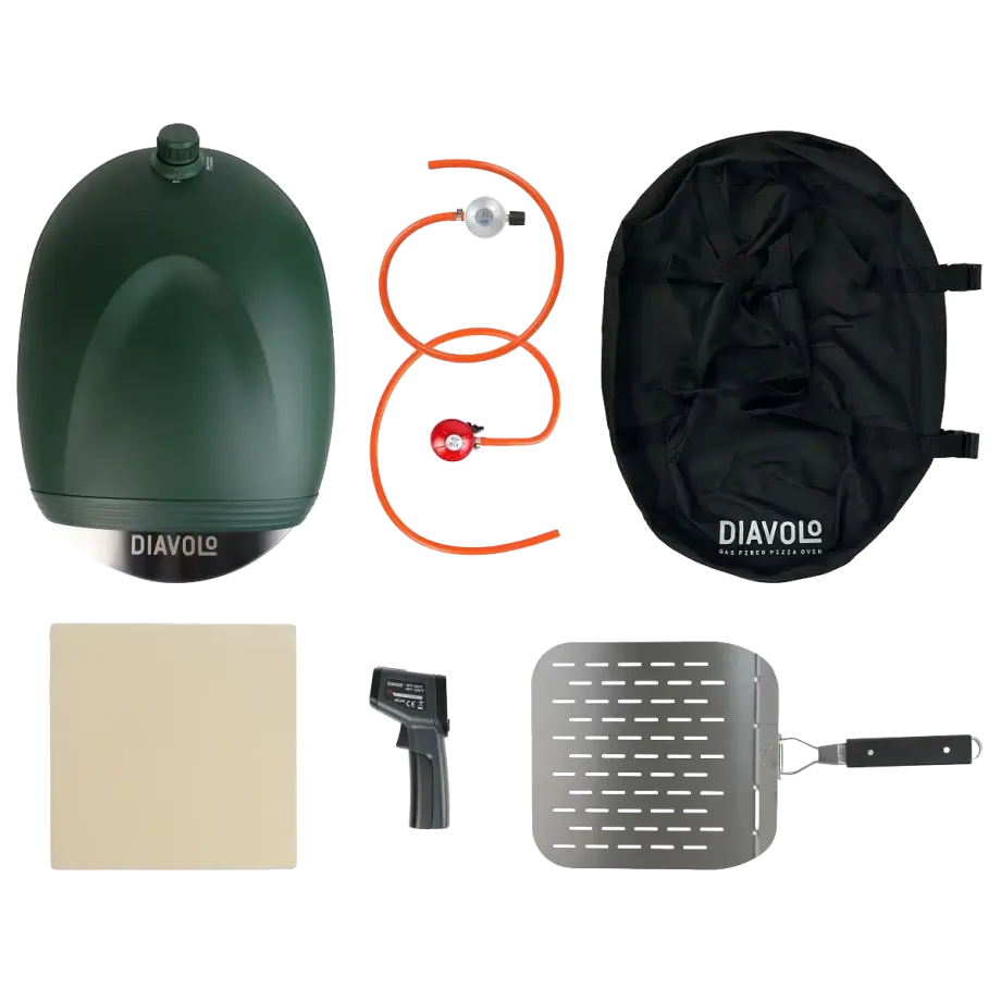 Opvouwbare pizzaschep, infrared thermometer, draagtas, gasregelaar voor fles én campinggas adapter. Je hebt verder niets nodig.