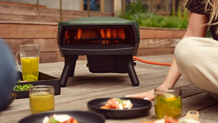 De unieke, draaiende pizzasteen zorgt voor een perfecte, gelijkmatige garing van je pizza. Geen gedraai meer &ndash; w&eacute;l een krokante korst van 360&deg;.