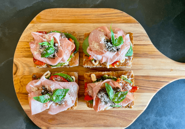 Gegrilde focaccia mortadella