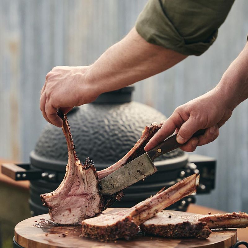 Vlees snijden op Bastard butcher block