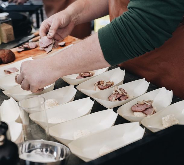 Gerookte eendeborst met knolselderij puree