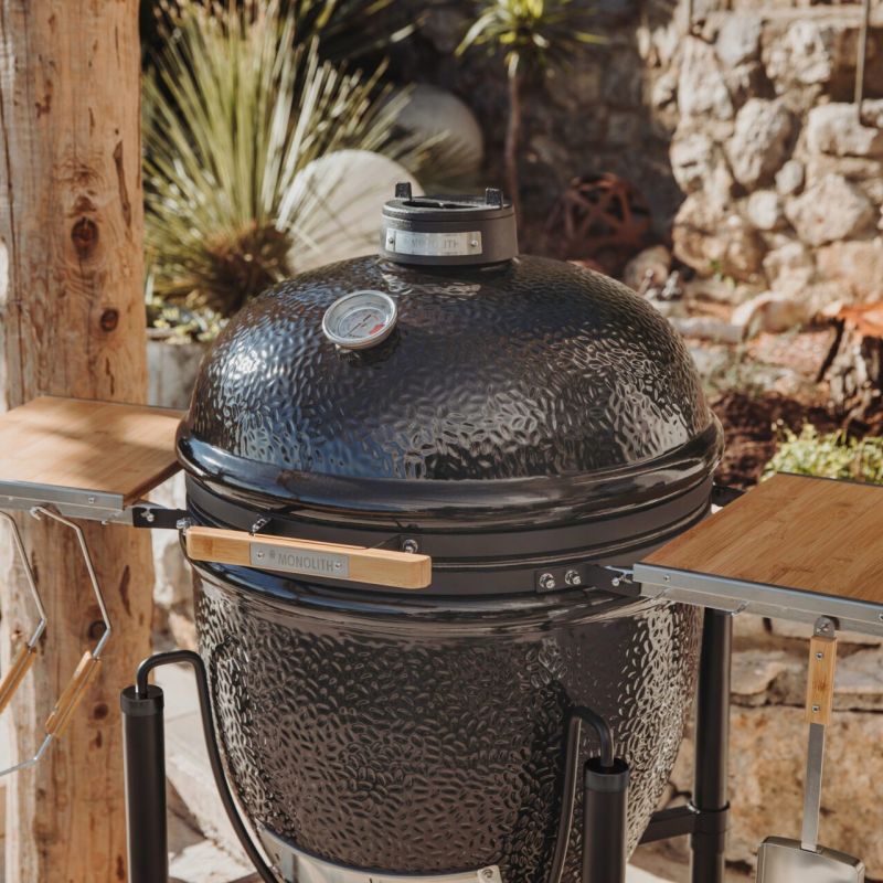 Monolith One.66 kamado bbq close up