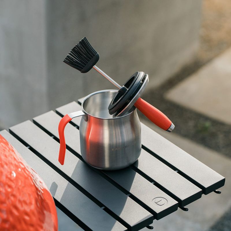 Kamado Joe basting pot met brush