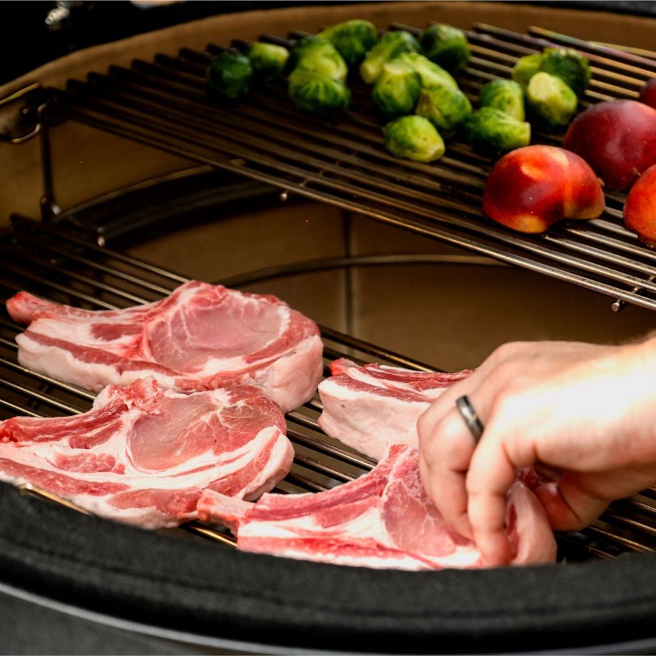 De Konnected Joe is geen alles-of-niets apparaat. Je schakelt op elk moment over naar handmatige bediening via de luchtopeningen. Alle digitale functionaliteit is uitschakelbaar — de kamado werkt dan gewoon als een Classic.