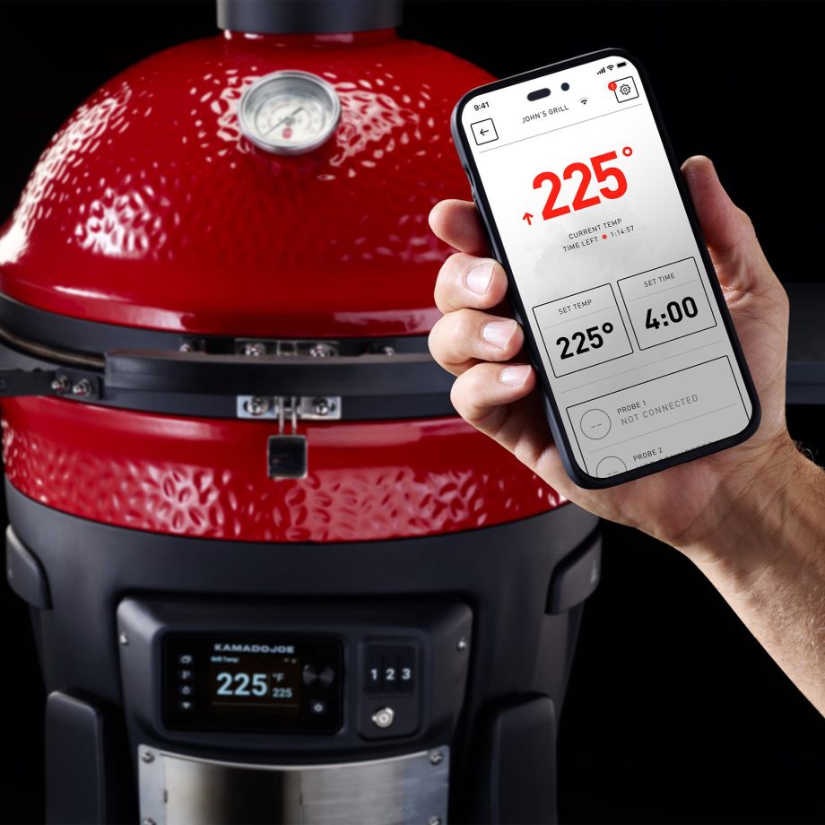 Via de Kamado Joe-app stel je de temperatuur in, volg je de garing en ontvang je meldingen. Compatibel met Alexa en Google Home. Of je nu binnen zit of elders — je hebt altijd overzicht over wat er op de kamado staat.