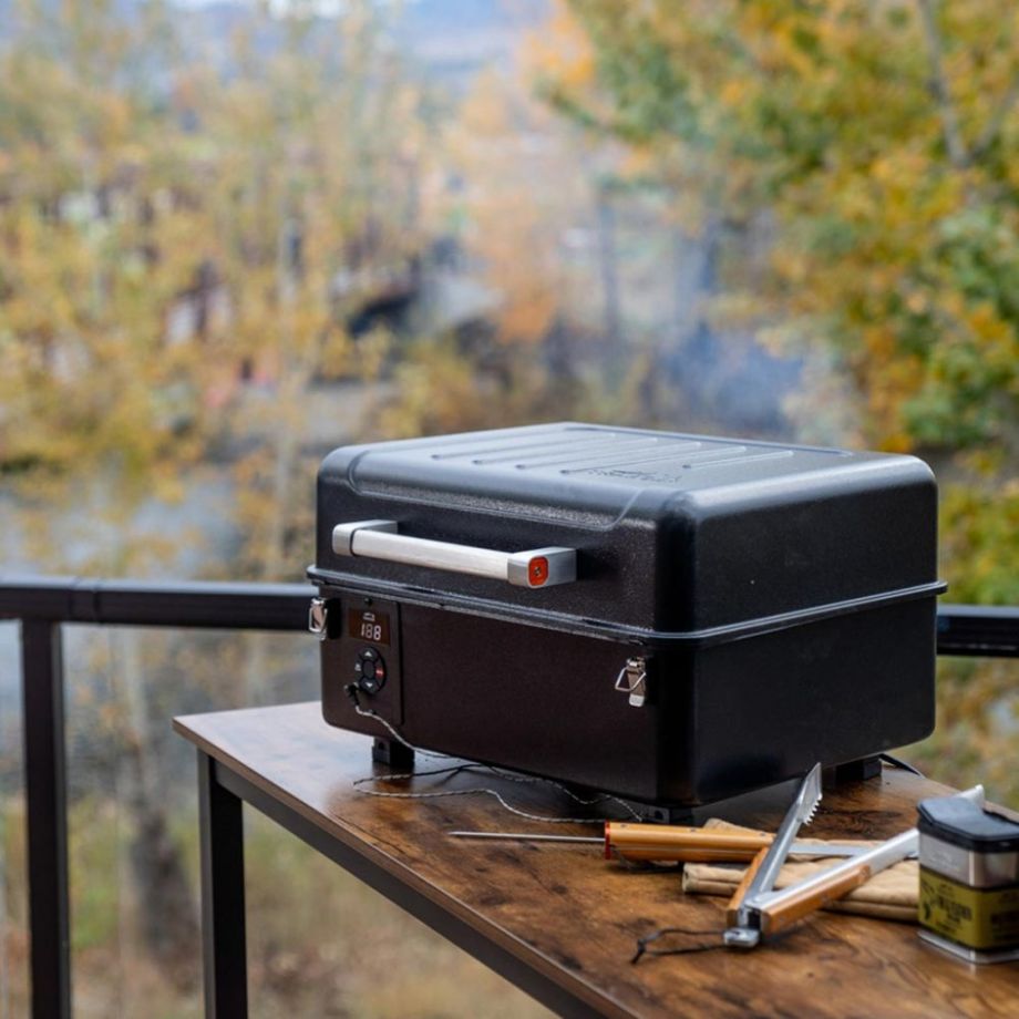 De vleessonde zit standaard in de Ranger. Kerntemperatuur bijhouden zonder het deksel te openen, zodat warmte in de grill blijft tijdens de sessie.
