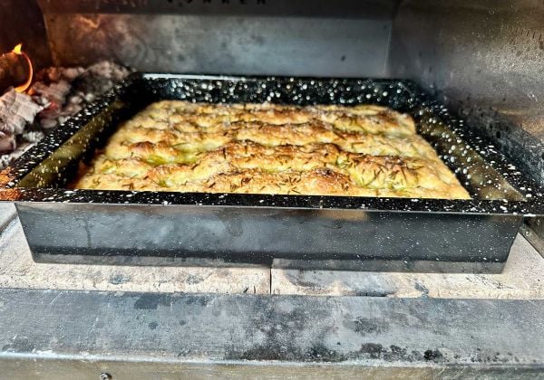 Focaccia met rozemarijn en zeezout