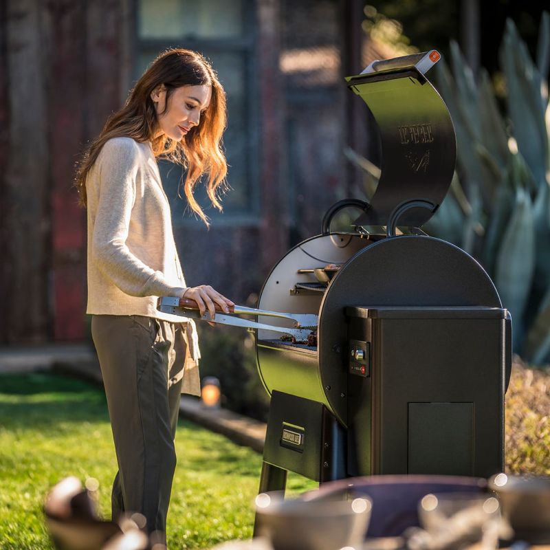 Traeger Ironwood 885 pellet grill