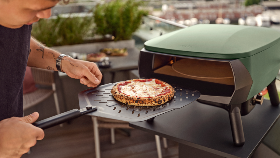 Van deeg tot dampende pizza in minder dan anderhalve minuut. De Piccolo houdt het tempo hoog zonder in te leveren op smaak of textuur.